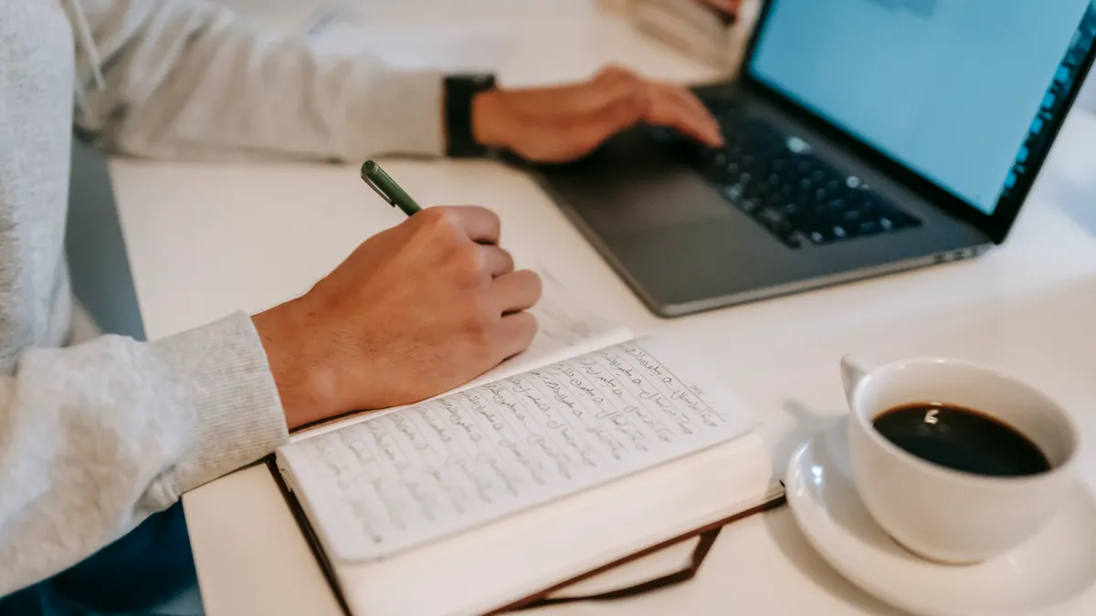 How to Write an Article With SaaS Tools